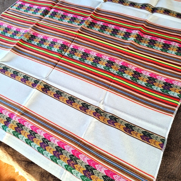 Vintage Peruvian table cloth/furniture cover - Picture 3 of 6